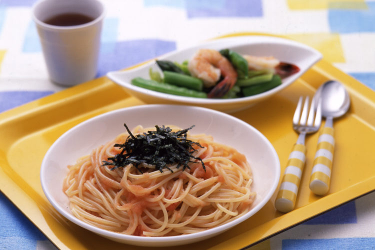 たらこスパゲッティとえびと野菜のサラダ