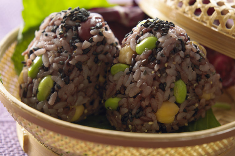 黒米と黒ごまの豆ご飯