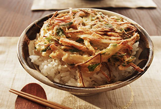 ウマ辛タレで豆苗と桜えびのかき揚げ丼