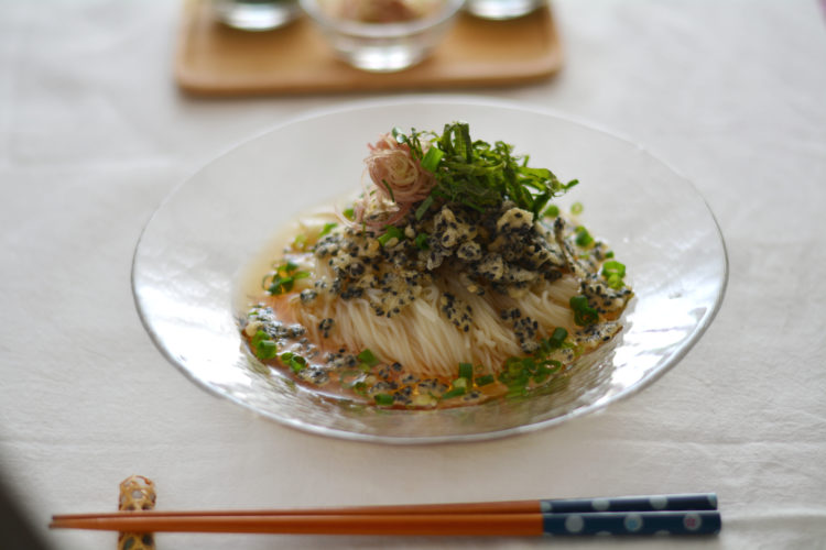 黒ごまあげ玉の冷やしそうめん