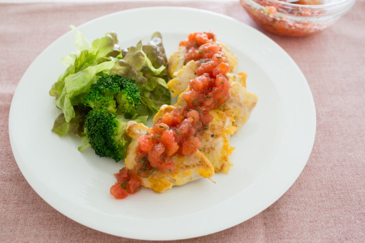 鶏むね肉のピカタ 青じそトマトダレ