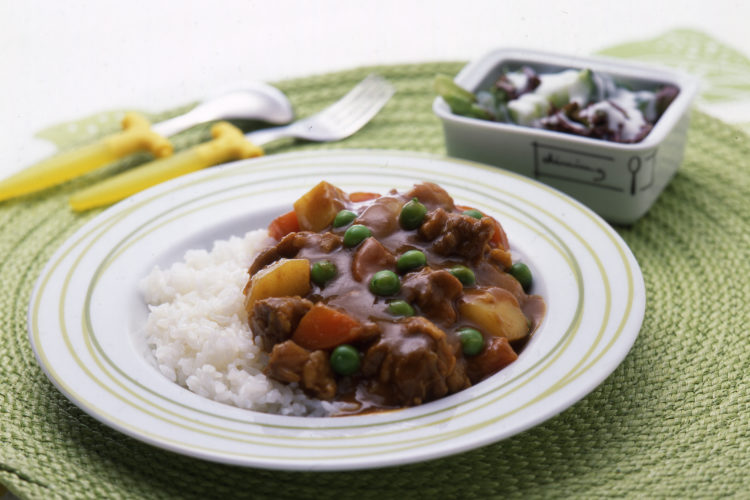 和風チキンカレーとヨーグルトサラダ