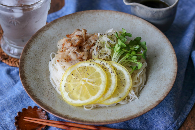 塩レモン豚バラ肉と味つけねぎのぶっかけそうめん