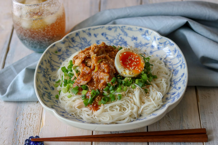 豚バラ肉のピリ辛ごまみそ和え麺