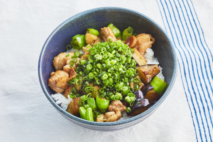 鶏もも肉と炒め野菜の丼