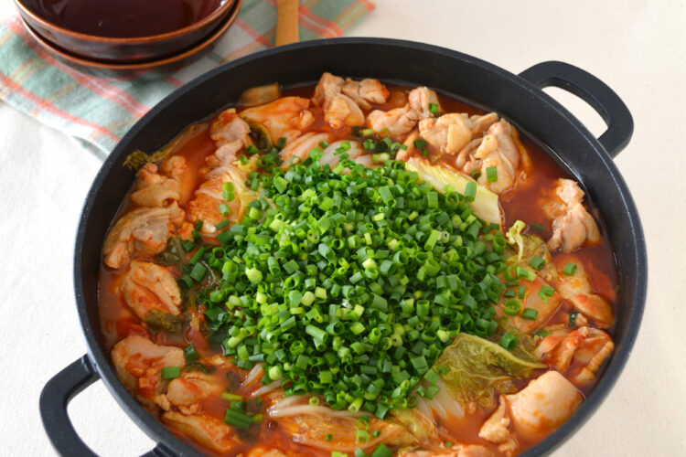 鶏肉と白菜のごまトマト鍋